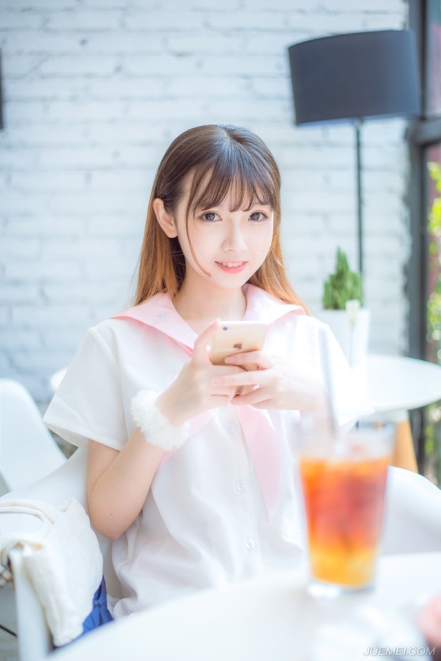 “下去吧。”吕布挥了挥手。